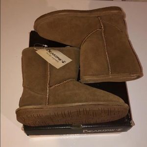 Brand New Girls BearPaws Size 3